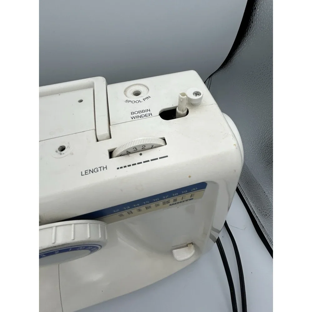 White Jeans Machine Sewing Machine With Foot Pedal Model 4042 Works W/ Manual